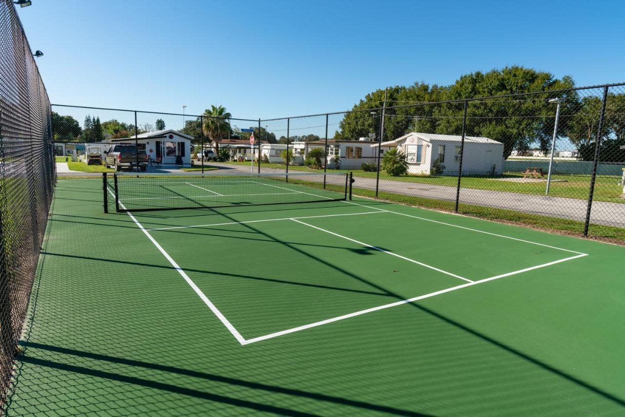 Central Park Rv Resort Хайнс-Сити Экстерьер фото