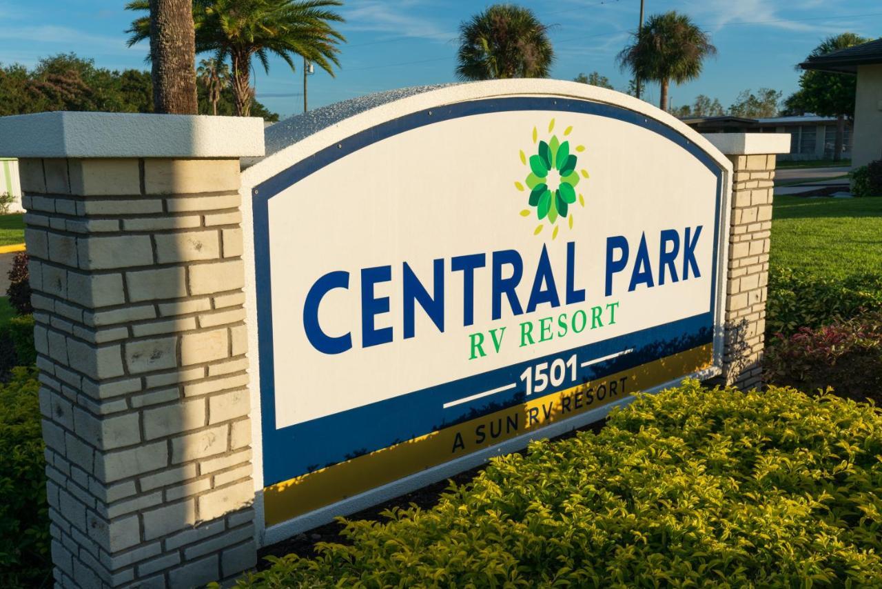 Central Park Rv Resort Хайнс-Сити Экстерьер фото