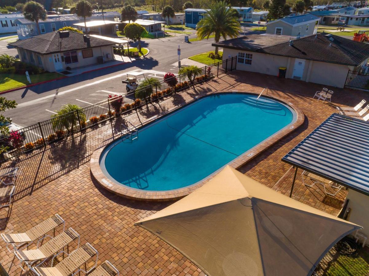 Central Park Rv Resort Хайнс-Сити Экстерьер фото